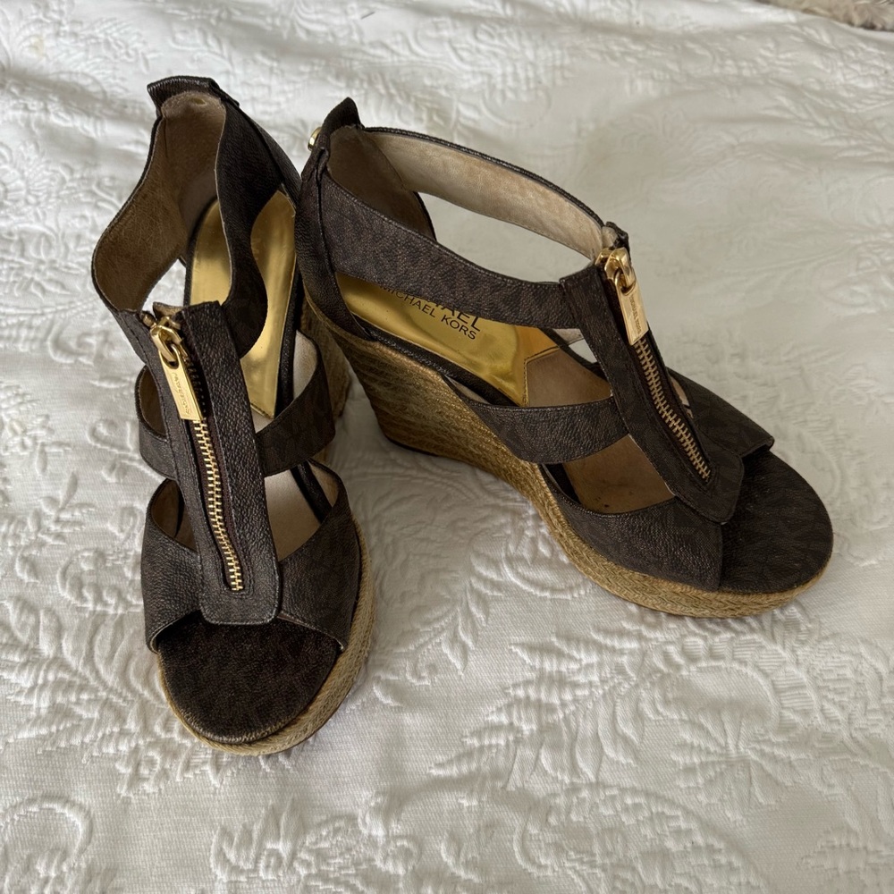 Michael Kors Damita Brown Wedge Faux Leather Sandals size 7